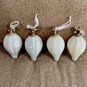 Vintage - PEARL WHITE GLASS - DEER TOP GLASS CHRISTMAS ORNAMENT